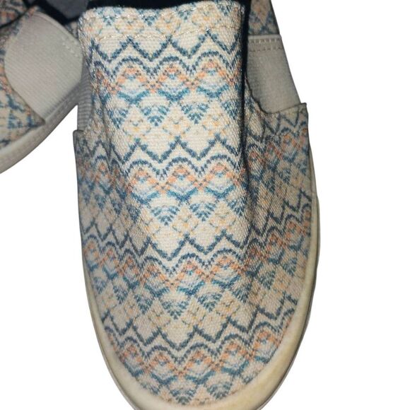 Maurices Nwt Laura Twin Gore Striped Slip On Sneakers - Picture 2 of 9